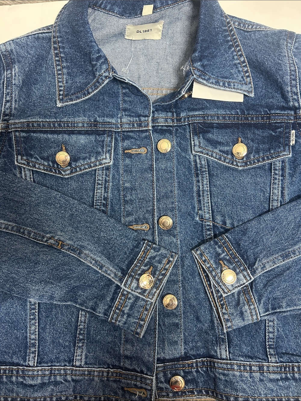 NWT (size small) Dl1961 Vika Classic Denim Jacket - Picture 4 of 7